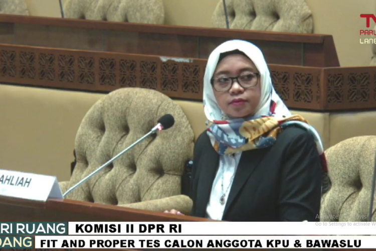 Tangkapan layar calon anggota KPU Dahliah saat mengikuti fit and proper test di Komisi II DPR, Senin (14/2/2022).