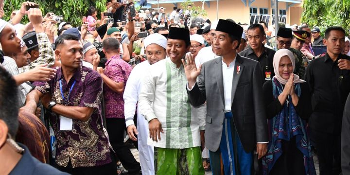 Presiden Joko Widodo dan Ketua Umum PPP di Pondok Pesantren Salafiyah Syafiiyah Sukorejo, Situbondo, Jawa Timur,  Sabtu (3/2/2018)