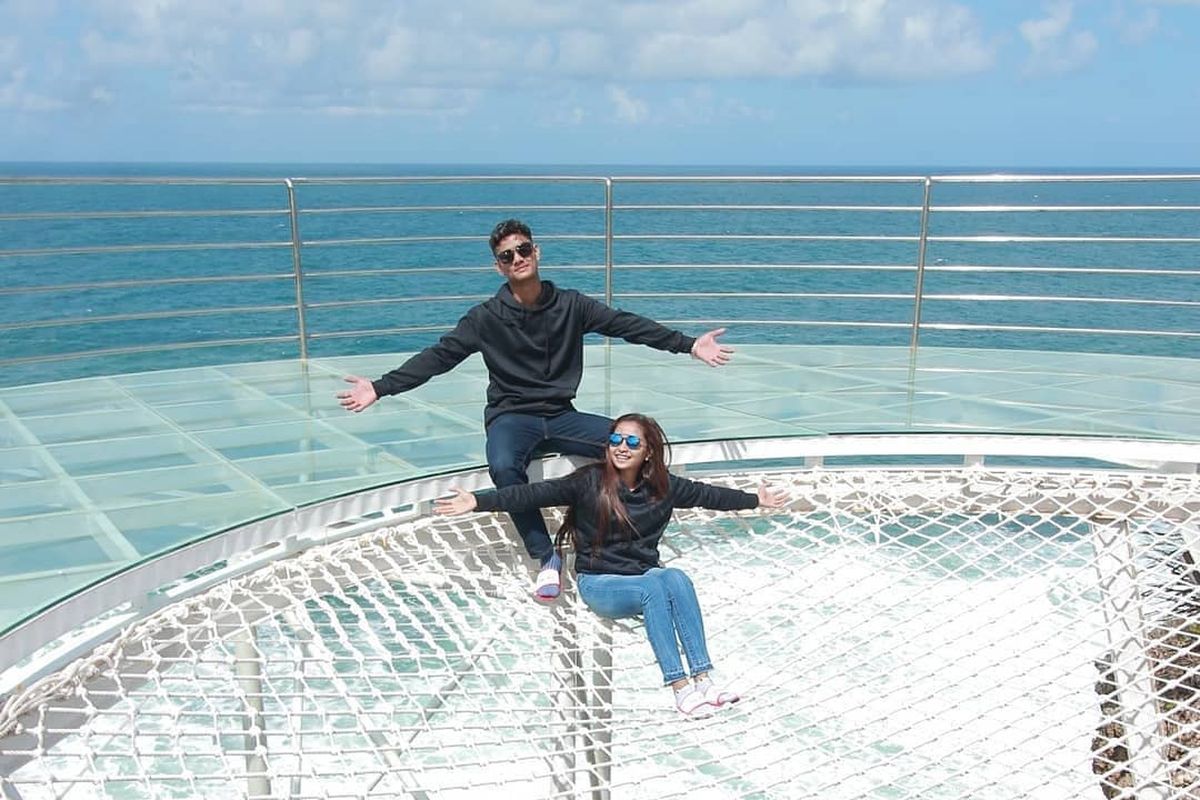 teras kaca Pantai Nguluran