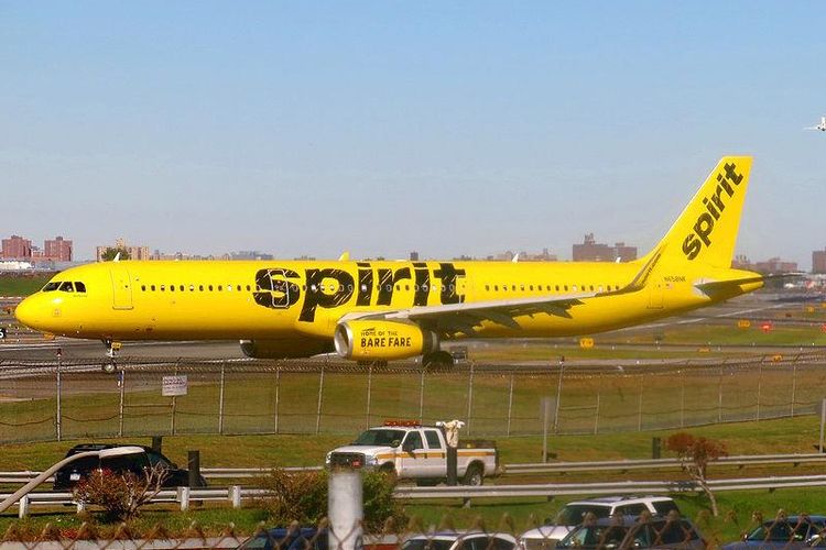 Sebuah Airbus A321 milik Spirit Airlines di bandara LaGuardia, New York, AS.