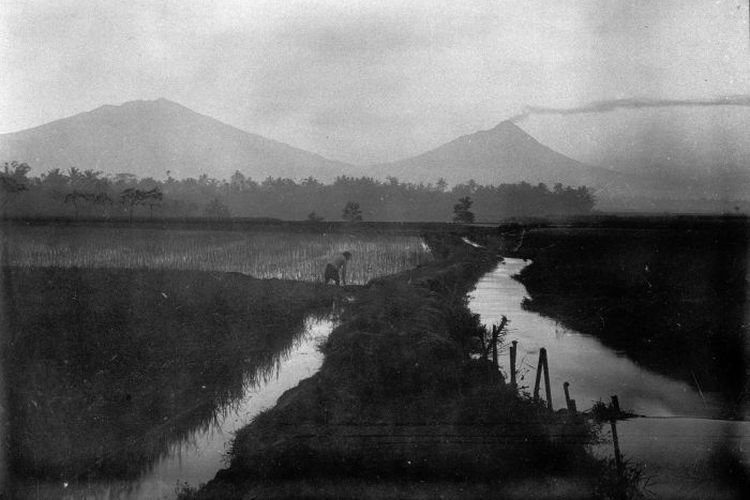 Boyolali di masa lampau dengan pemandangan Gunung Merapi dan Gunung Merbabu