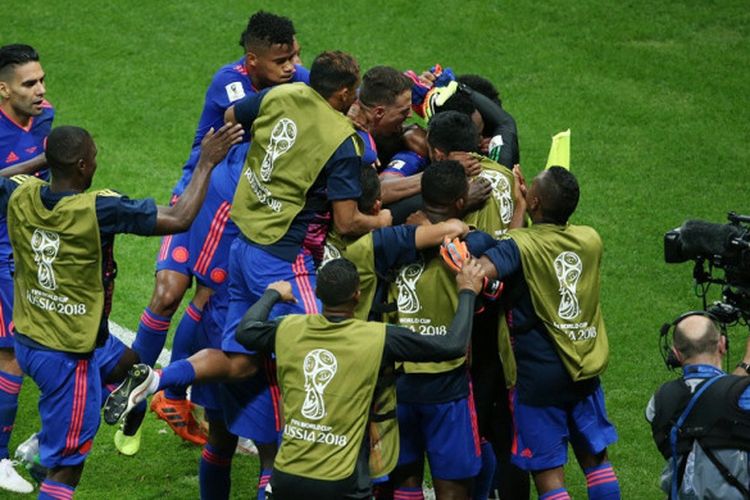 Para pemain Kolombia merayakan gol yang dicetak Yerry Mina dalam laga Grup H Piala Dunia 2018 kontra Polandia di Kazan Arena, Kazan, Rusia pada 24 Juni 2018.
