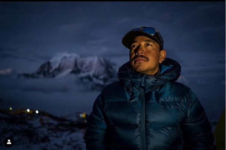 Pendaki gunung asal Nepal berhasil mencatatkan rekor mendaki 14 gunung dengan ketinggian di atas 8.000 mdpl dalam waktu 6 bulan 6 hari.