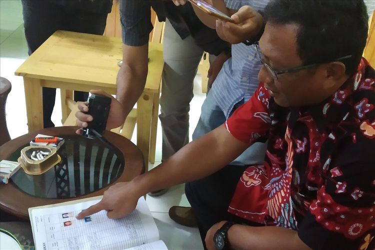 Kepala Desa (Kades) Kemudo, Hermawan Kristanto di Kantor Kelurahan Desa Kemudo, Kecamatan Prambanan, Klaten, Jawa Tengah, Selasa (2/7/2019).