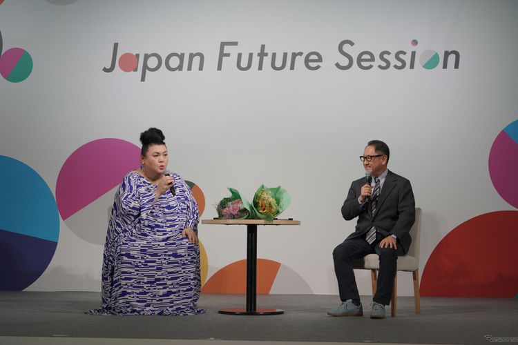 Akio Toyoda, Ketua JAMA sekaligus pemimpin Toyota Motors, saat diwawancara di pameran Japan Mobility Show 2023