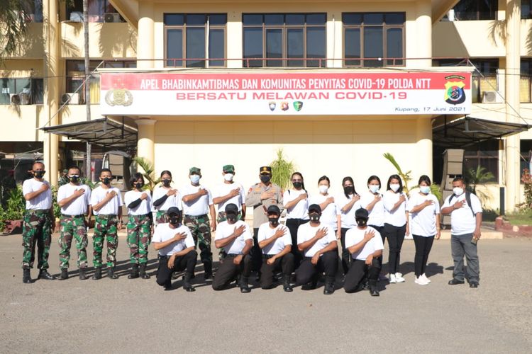 Kapolda NTT Irjen Pol Lotharia Latif, saat berpose bersama  Komunitas penyintas Covid-19