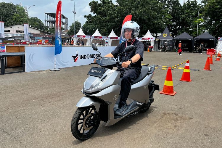 Hitung-hitungan Biaya Operasional Motor Listrik Alva vs Motor Bensin