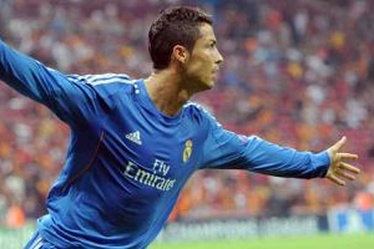 Pemain Real Madrid, Cristiano Ronaldo, merayakan gol yang dicetaknya ke gawang Galatasaray pada matchday pertama Grup B Liga Champions, Selasa (17/9/2013).
