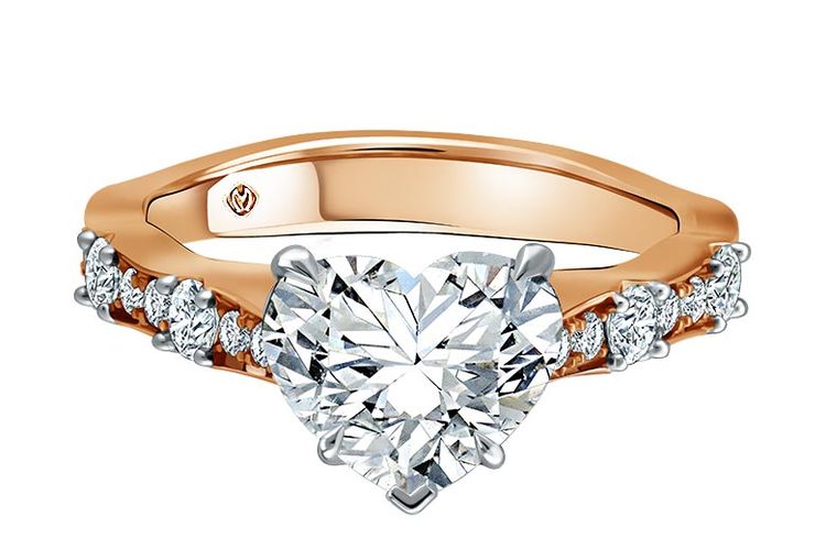 Engagement ring collection dengan heart shape dari Mondial. 