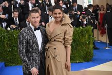 Nick Jonas dan Priyanka Chopra Bertunangan Setelah 2 Bulan Pacaran