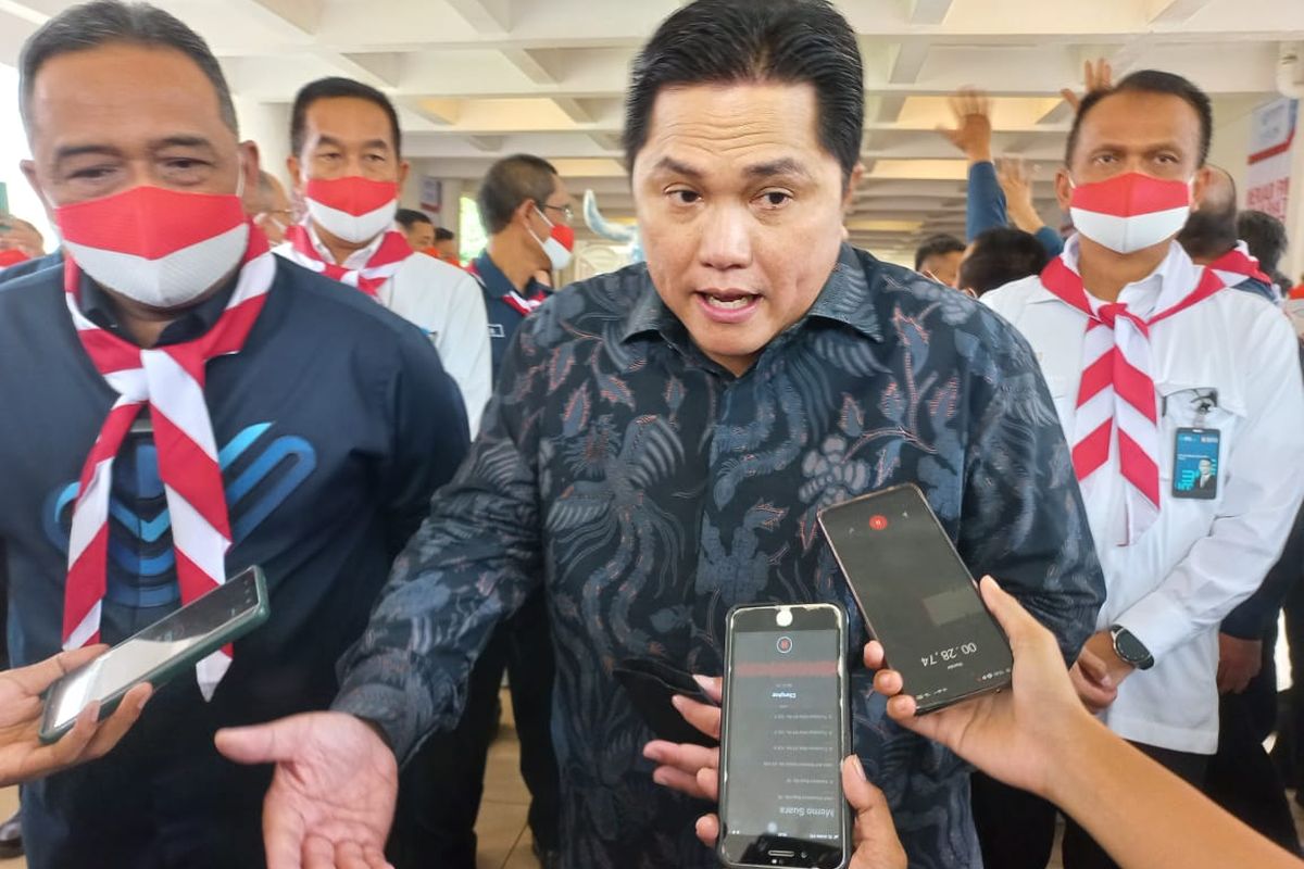 Menteri BUMN Erick Thohir saat memberikan keterangan kepada wartawan terkait pelepasan 287 pekerja migran Indonesia ke Korea di Wisma Kinasih Resort, Tapos, Depok, pada Senin (6/6/2022).