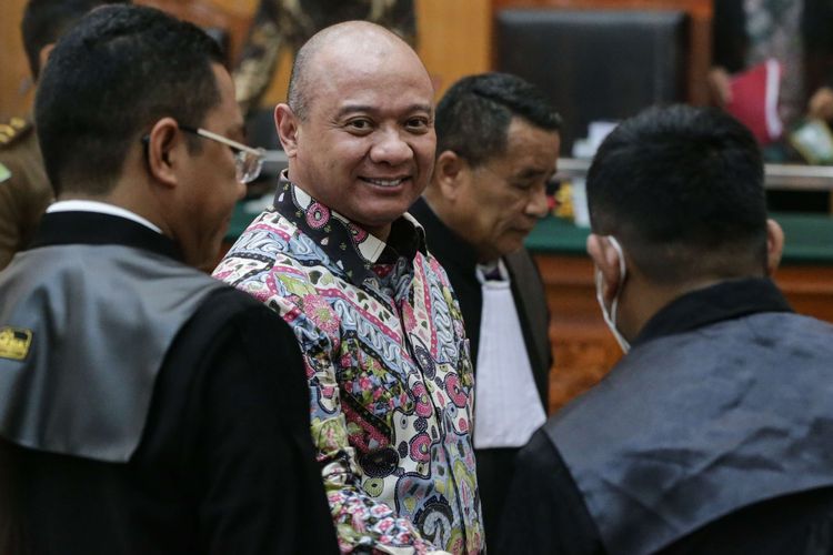 Terdakwa kasus peredaran narkotika jenis sabu Irjen Teddy Minahasa usai menjalani sidang tuntutan di Pengadilan Negeri Jakarta Barat, Kamis (30/3/2023). Jaksa penuntut umum menuntut hukuman mati pada Teddy Minahasa.