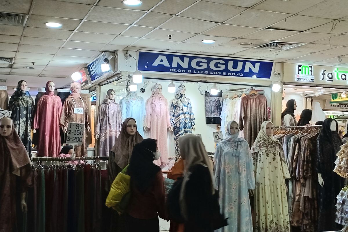 5 Tips Belanja Baju Lebaran Di Pasar Tanah Abang, Datang Lebih Pagi