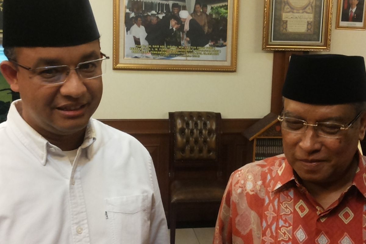 Calon gubernur DKI Jakarta nomor pemilihan tiga Anies Baswedan dan Ketua Umum Pengurus Besar Nahdlatul Ulama (PBNU) Said Aqil Siradj saat bertemu di Kantor PBNU, Jalan Kramat Raya, Jakarta Pusat, Selasa (14/3/2017) sore.