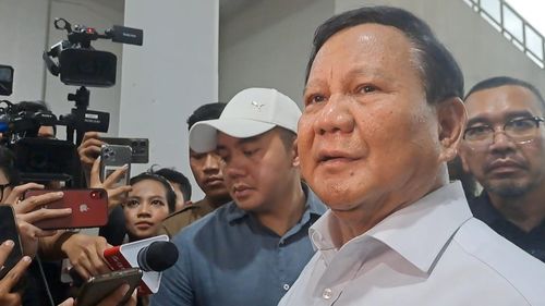 Prabowo Pilih Joget Saat Ditanya soal Debat Capres Tak Edukatif dan Lahan 340.000 Hektare