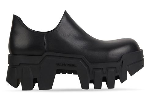 Balenciaga Luncurkan Sepatu Boots Unik dengan Desain Bulldozer