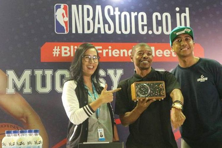  Blibli.com, satu-satunya official e-commerce partner yang menjual merchandise asli NBA sejak tahun 2015, mendatangkan legenda bola basket NBA ke Indonesia, Tyrone Curtis Muggsy Bogues. 