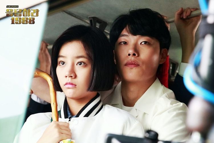Ryu Jun Yeol (kanan) dan Hyeri Girl's Day (kiri) dalam drama Reply 1988.