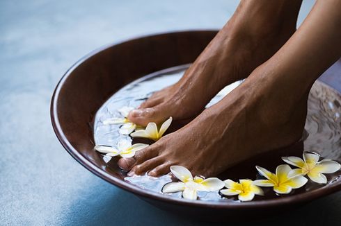 4 Tips Menghilangkan Bau Kaki