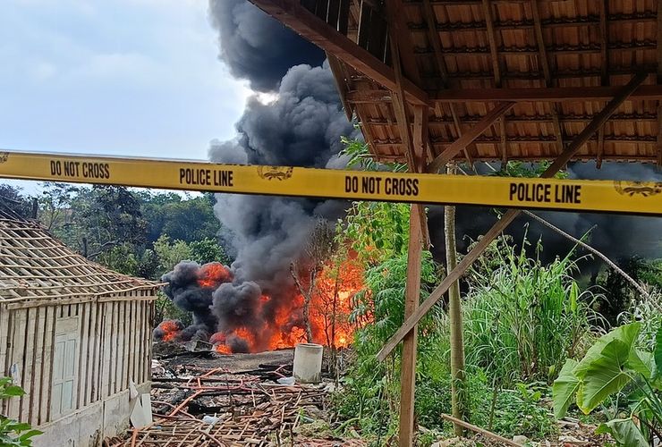 BERITA FOTO: Menilik Sumur Minyak Ilegal di Blora, Sumber Petaka di Tengah Permukiman