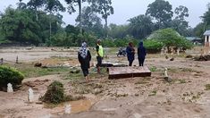 [UNIK GLOBAL] Banjir Terjang Kuburan | Maskapai Minta Surat Cuti ke Pramugari Meninggal