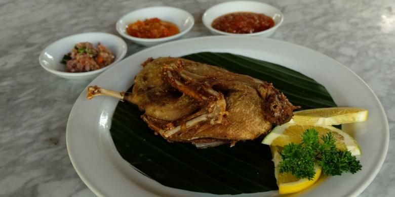 Hidangan Bebek Crispy di restoran Laka Leke, Ubud, Bali. 