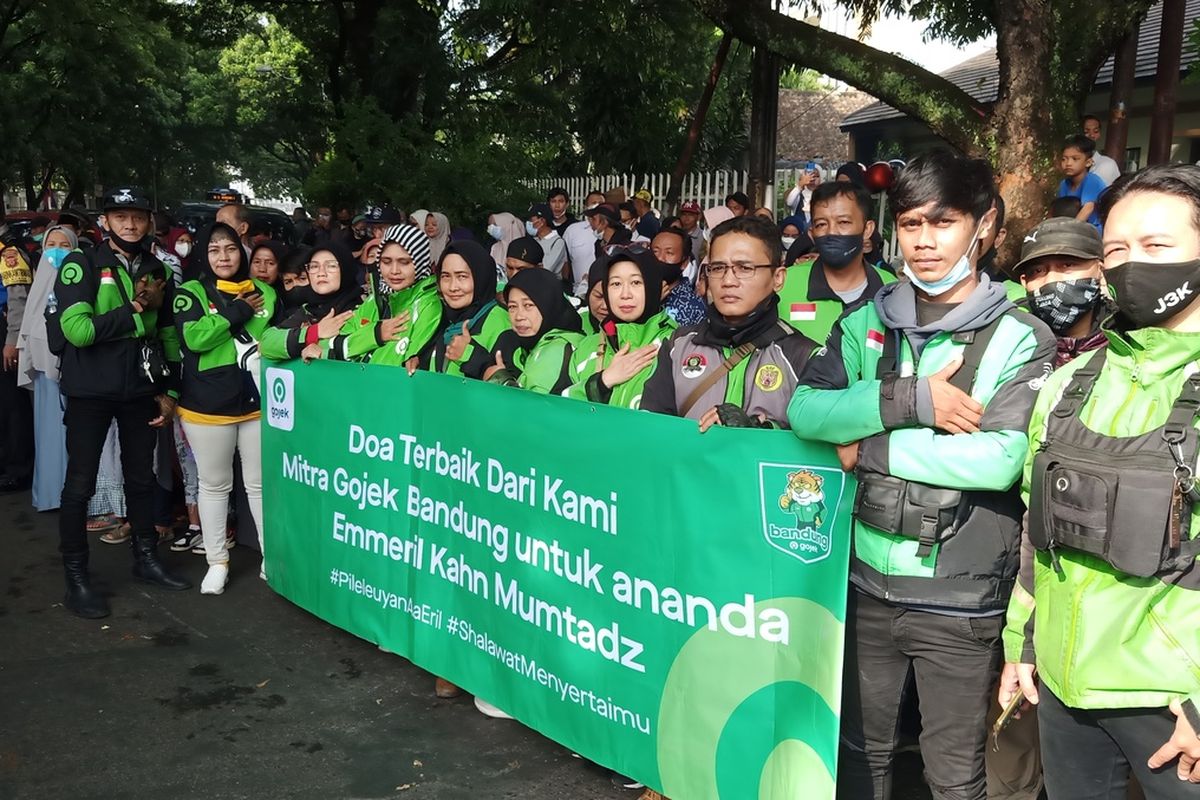 Doa untuk Emmeril Khan Mumtadz atau Eril, putra Gubernur Jawa Barat Ridwan Kamil mengalir dari seluruh kalangan. Tidak terkecuali dari siswa sekolah hingga driver ojek online.