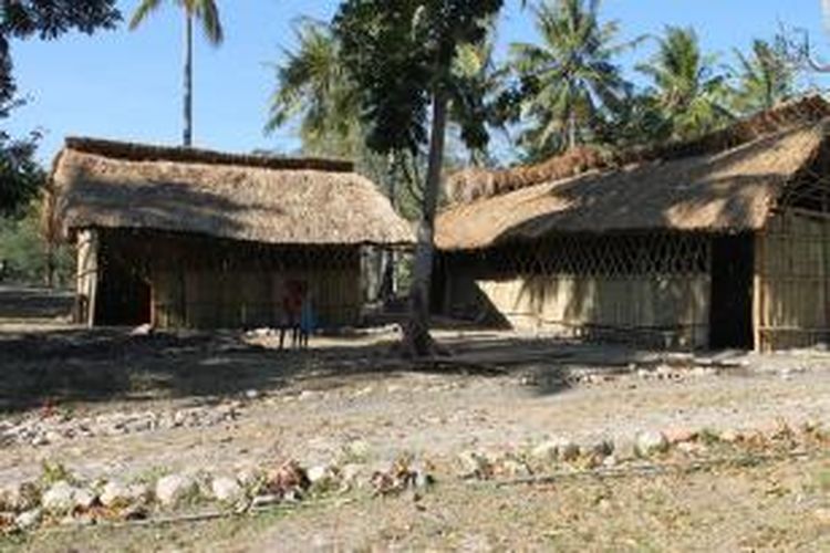 Tiga Unit Gedung SMP Negeri Oenenu, Kecamatan Bikomi Tengah, Kabupaten Timor Tengah Utara (TTU), Nusa Tenggara Timur, Yang Mirip Kandang Ayam. 