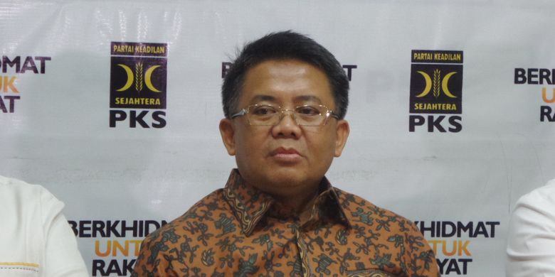 Presiden Partai Keadilan Sejahtera (PKS), Mohamad Sohibul Iman saat memberikan pernyataan pers di Kantor DPP PKS, Jalan TB Simatupang, Jakarta Selatan, Minggu (3/9/2017).