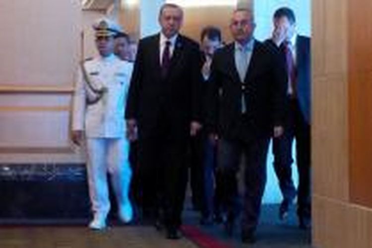 Presiden Turki Recep Tayyip Erdogan di Hotel Ritz Carlton Jakarta, Sabtu (1/8/2015) saat menghadiri pertemuan dengan Wakil Presiden Jusuf Kalla. 