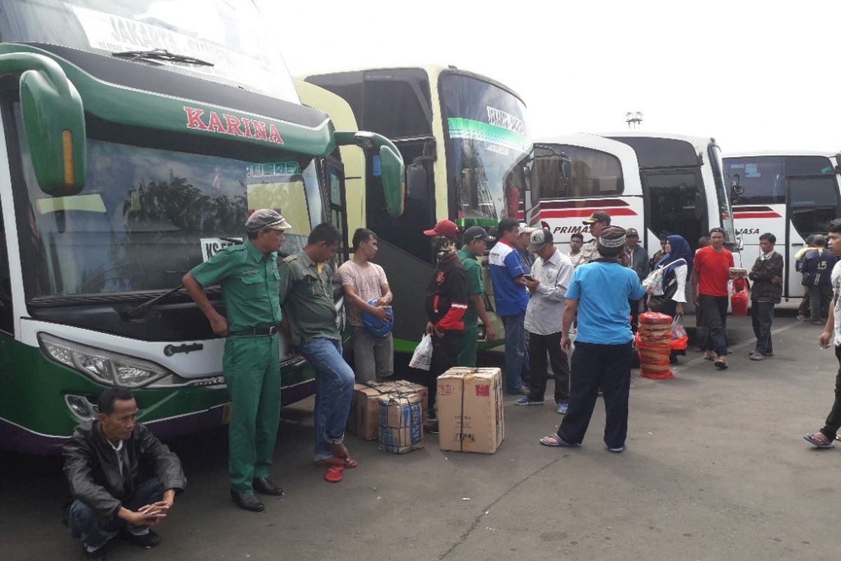 Terminal Tanjung Priok masih kedatangan ratusan pemudik pada Kamis (21/6/2018).
