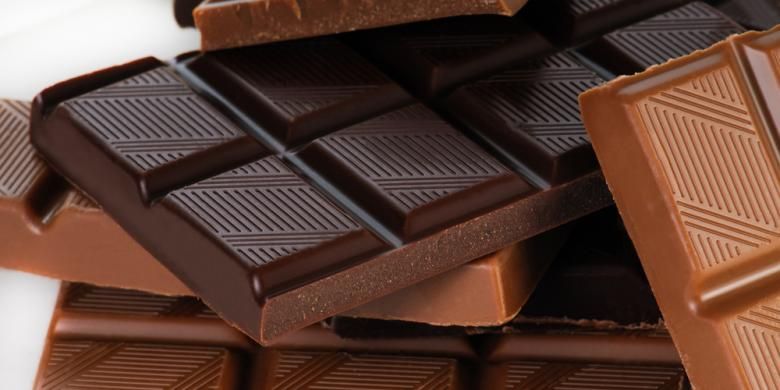Cokelat hitam berkualitas tinggi menyediakan antioksidan dan manfaat kesehatan lainnya, termasuk dapat dijadikan makanan penambah berat badan.