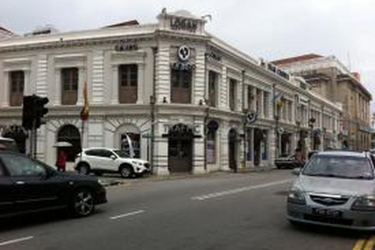 Bangunan-bangunan tua berjejer rapi di George Town, Penang, Malaysia.