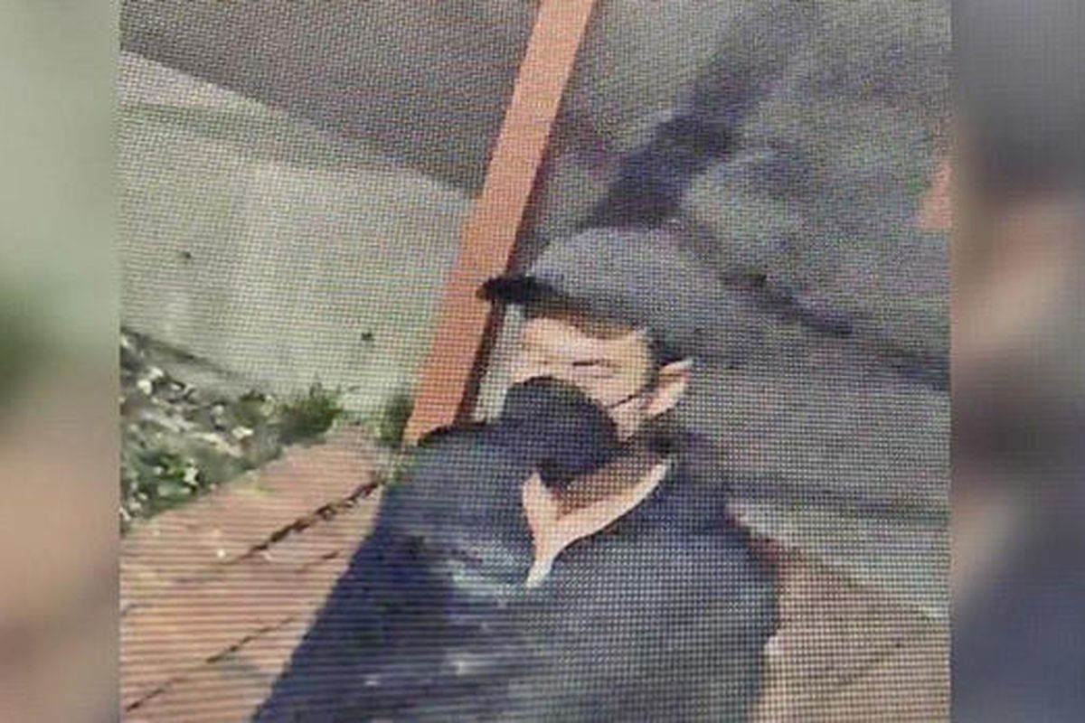 Polisi pada Kamis (13/4/2023) merilis foto tersangka yang ditangkap pada Selasa (11/4/2023) terkait serangkaian kasus kekerasan seksual dan pemukulan di Palo Alto dan di kampus University of California, Berkeley, Amerika Serikat (AS). Tersangka itu adalah WNI.