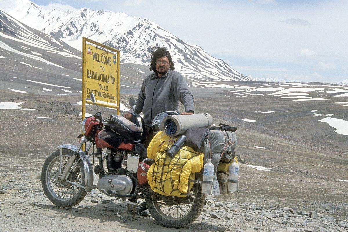 Salah satu adegan film Riding Solo to the Top of the World.