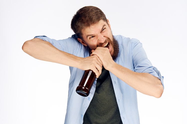 Ilustrasi membuka botol