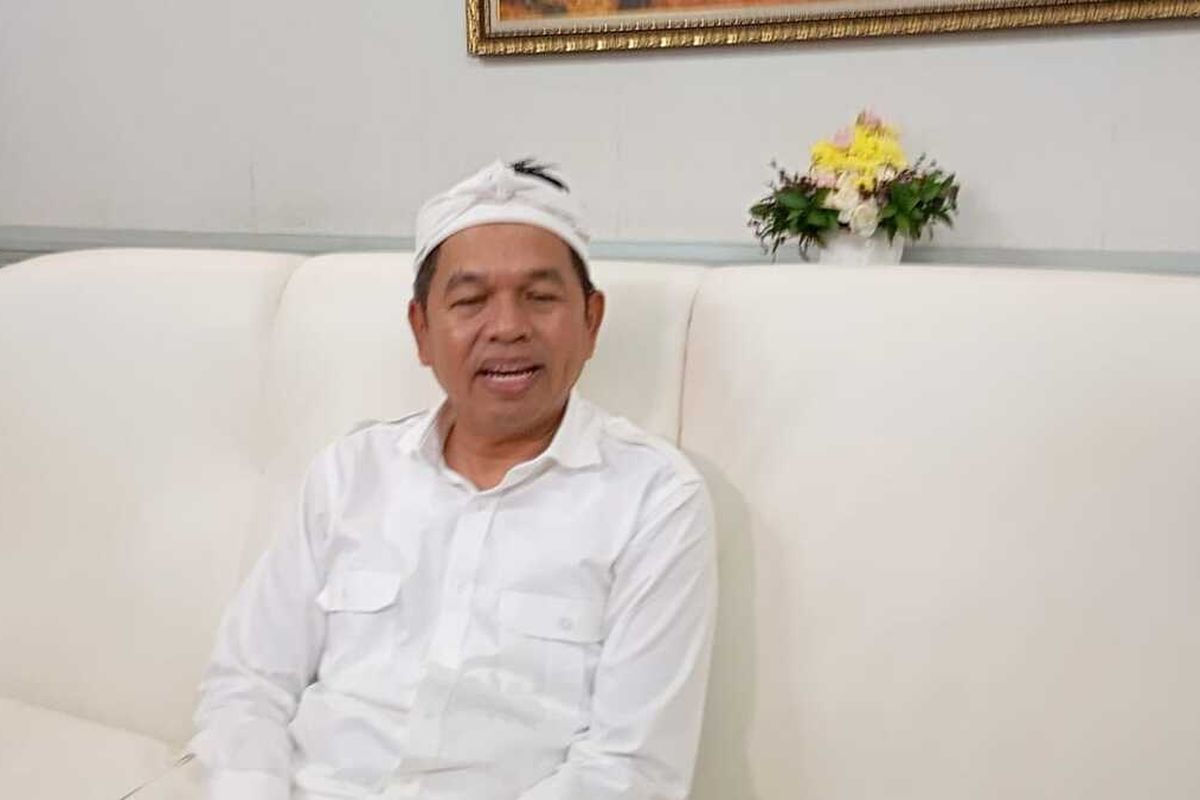 Gubernur Jabar Dedi Mulyadi saat konferensi pers soal pengunduran Yuddy Renaldi dari jabatan Dirut BJB di Gedung Pakuan, Kota Bandung, Rabu (5/3/2025).