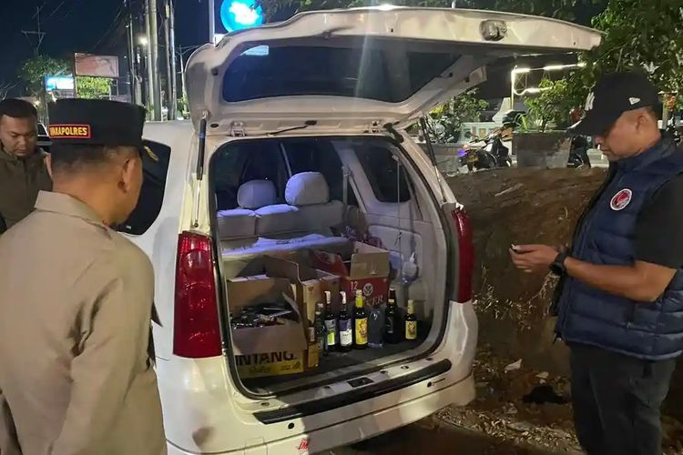 Operasi Gabungan TNI-Polri Semalam di Majalengka Sita 260 Botol Miras Ilegal Siap Edar