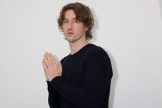 Lirik dan Terjemahan Lagu To Have You Today dari Dean Lewis