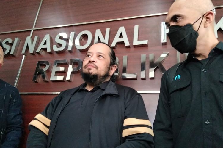 Ketua Umum PSTI Ignatius Indro (tengah) bersama rombongan mendatangi Kantor Komnas HAM di Jakarta, Senin (17/10/2022).