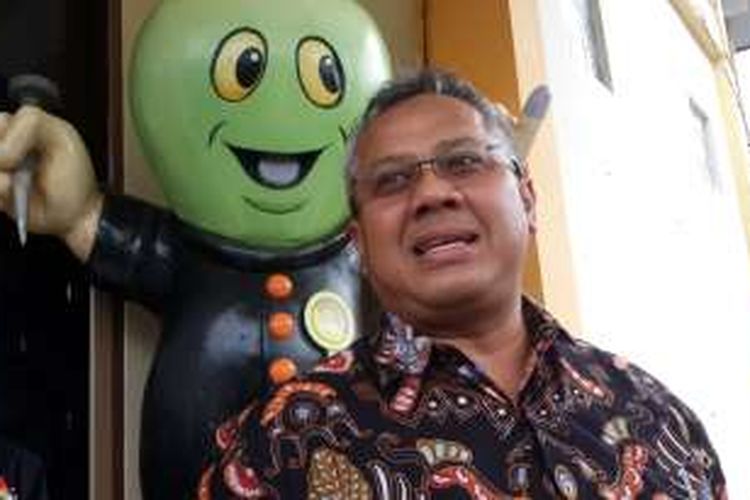 Komisioner KPU RI Arief Budiman saat mengecek kesiapan Pilkada di Kantor KPU Kota Batu, Jawa Timur, Jumat (11/11/2016)