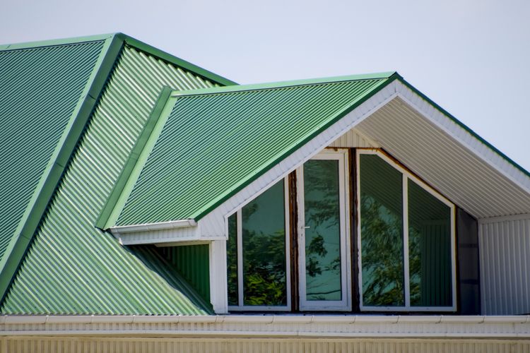 Ilustrasi atap rumah berbahan logam.