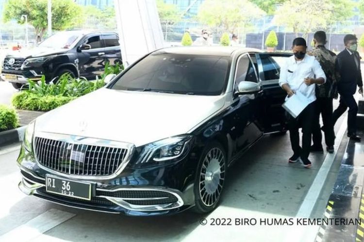 
Mercedes-Maybach S650 yang dijadikan mobil dinas Menteri Komunikasi dan Informatika non-aktif Johnny G Plate.