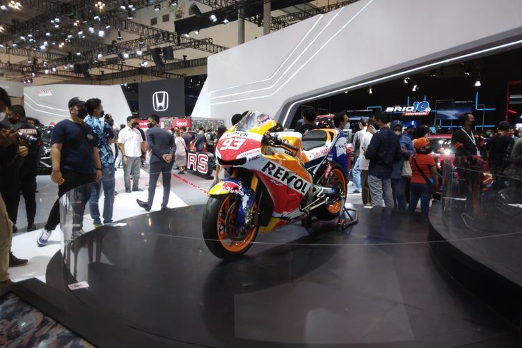 Booth mobil honda merupakan satu-satunya booth mobil yang menampilkan sepeda motor di Gaikindo Indonesia International Auto Show (GIIAS) 2022.