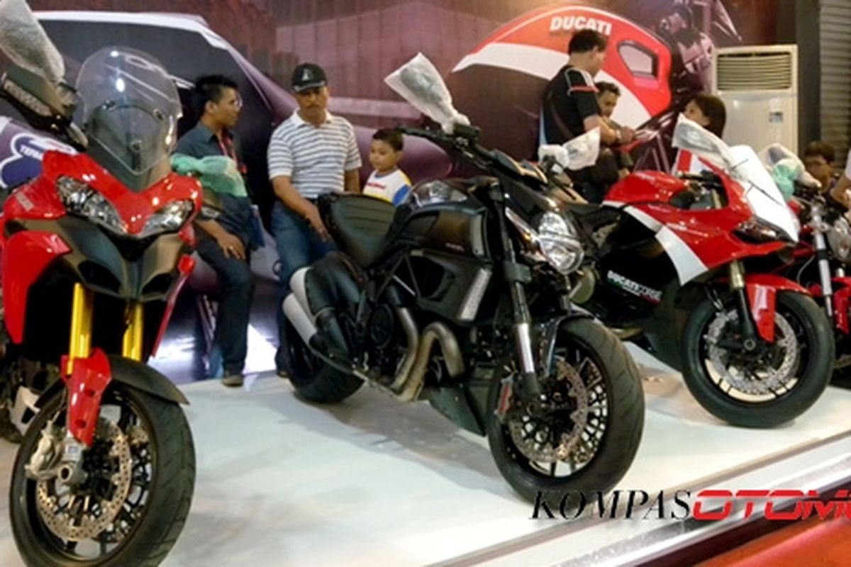 Hampir semua model dipajang di IIMS 2012. Ducati menempati stan semi permamen Hall D JIExpo, Kemayoran.