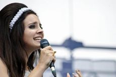 Lana Del Rey Bawakan You'll Never Walk Alone untuk Film Dokumenter Liverpool