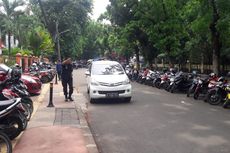 Parkir Liar Menjamur di Luar Kantor Wali Kota Jakarta Timur Tiap Jumat Awal Bulan