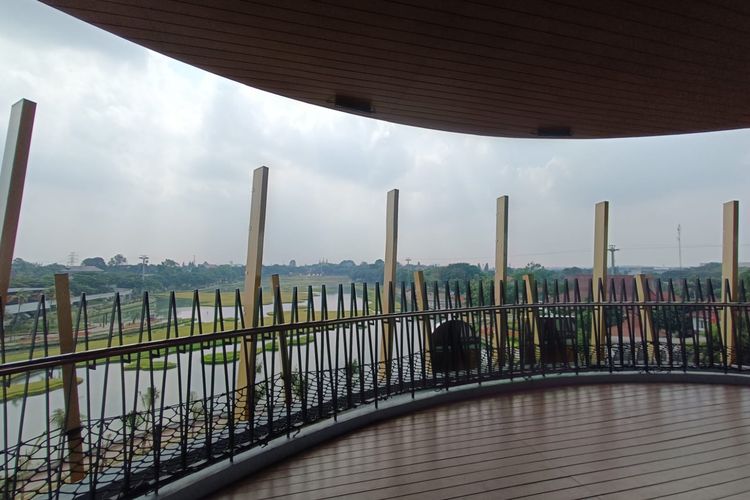 Menara Pandang Saujana di Taman Mini Indonesia Indah (TMII), Jakarta Timur, Minggu (19/3/2023).