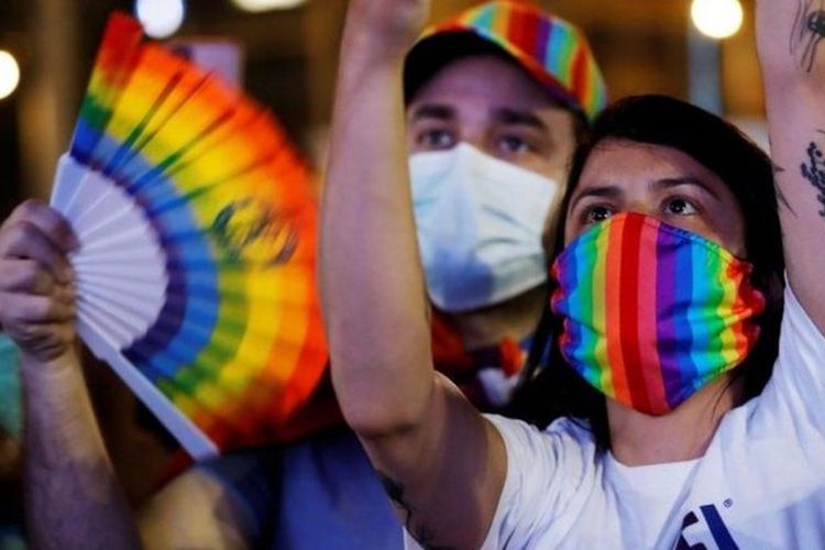 A recent study found that people who are LGBTQ or gender non-conforming are nearly four times as likely to be victims of violent crimes than those outside such communities.