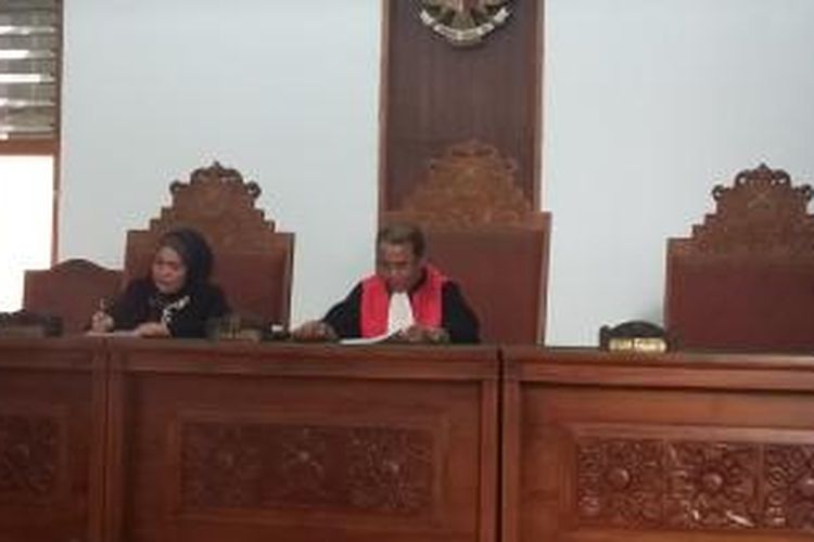 Hakim Martin Ponto Bidara, hakim tunggal dalam sidang putusan praperadilan terhadap mantan Direktur Pengolahan Pertamina, Suroso Atmo Martoyo, di Pengadilan Negeri Jakarta Selatan, Senin (15/6/2015).